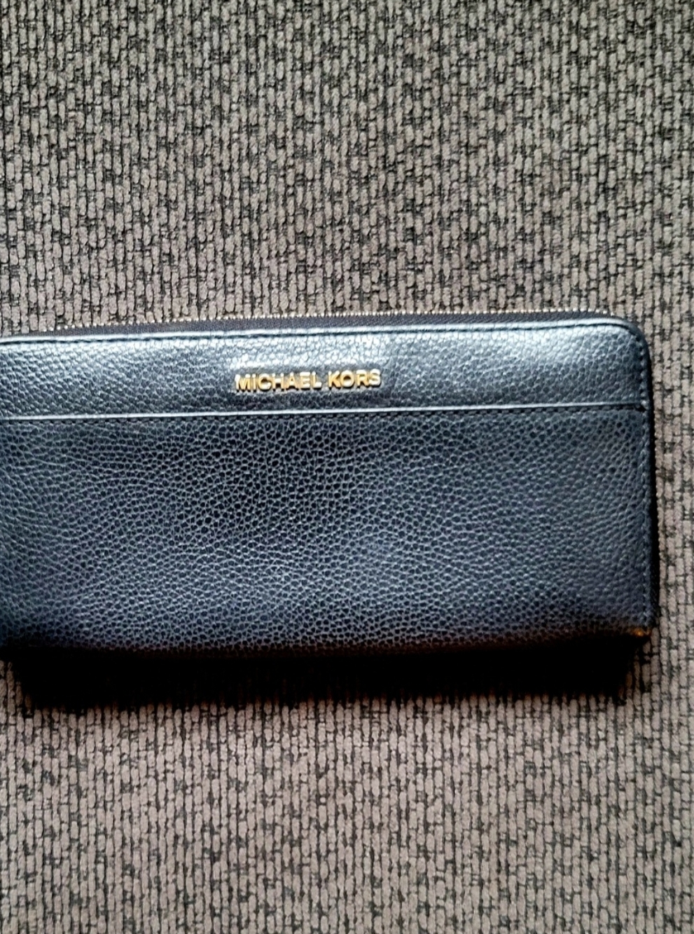 Unisex Michael Kors Black Pebbled Zip around Multi-Compartment Wallet